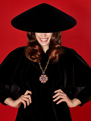 BALENCIAGA, CIRCA 1948 - Sautoir in gold with lapis lazuli, coral and diamonds, 1972. Bvlgari Heritage Collection.